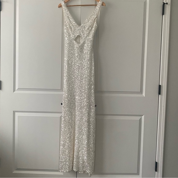 Betsy Adam V-Neck Cutout-Detail Sequinned IvorySilver 4 - Picture 13 of 16